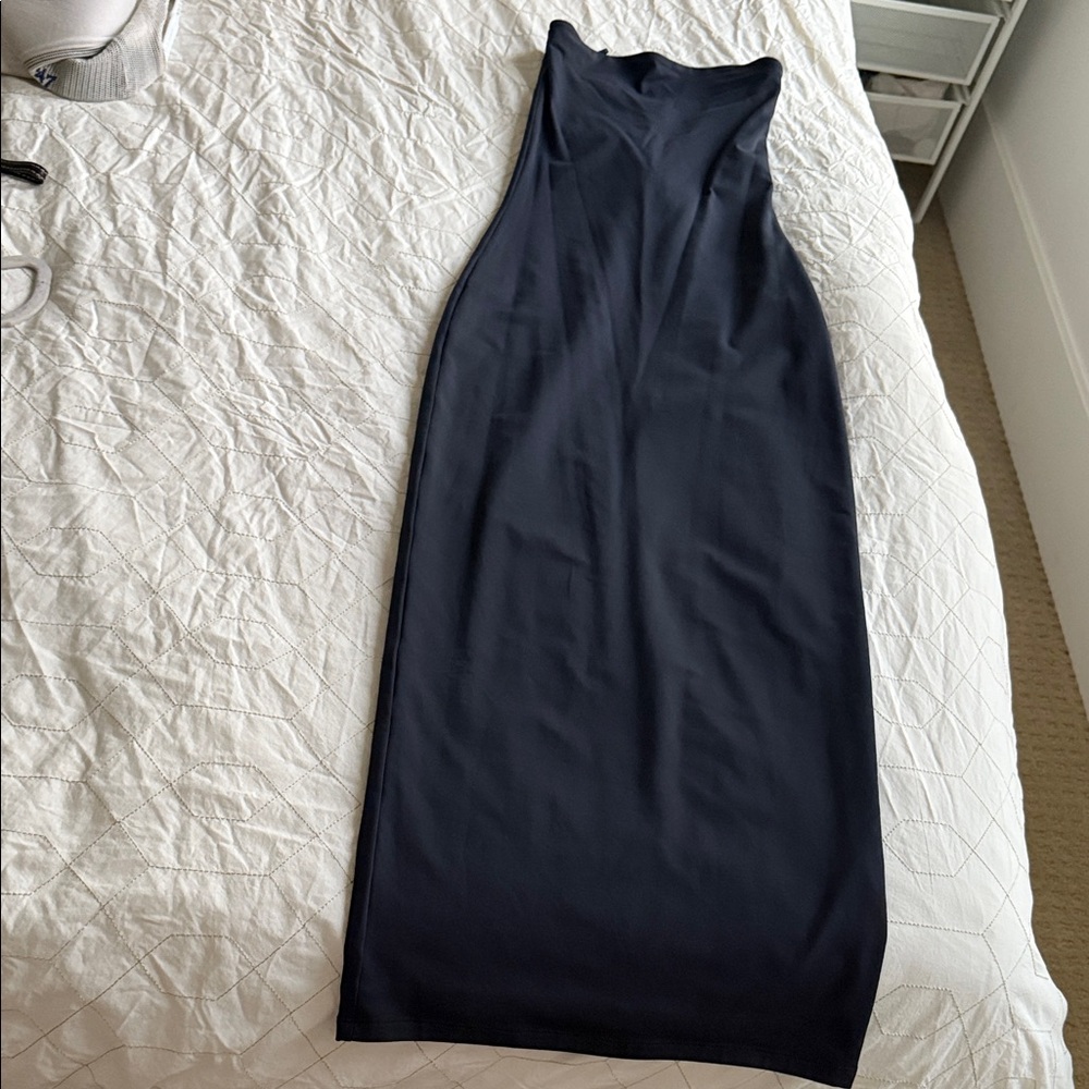 Aritzia Sleeveless navy contour Dress